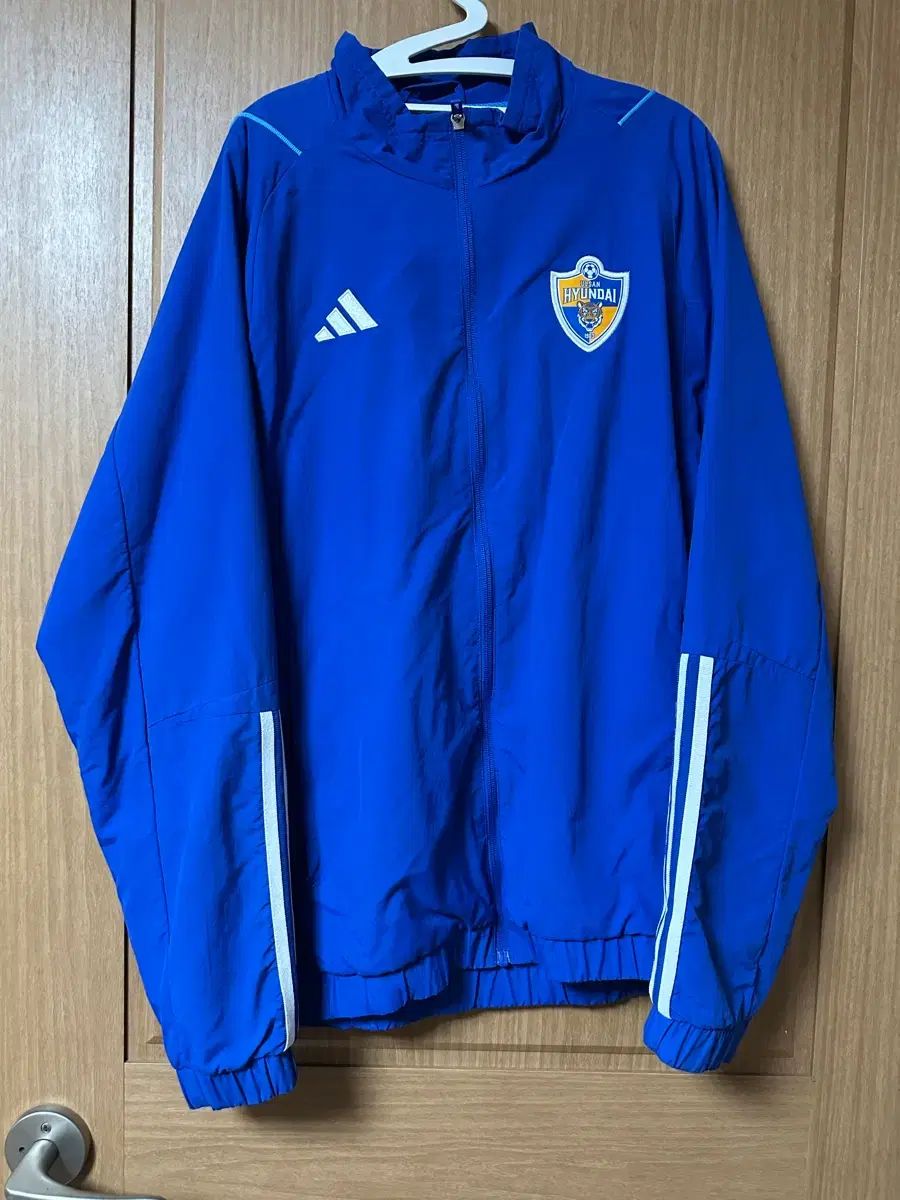 ウルサンHD ウィンドブレーカー