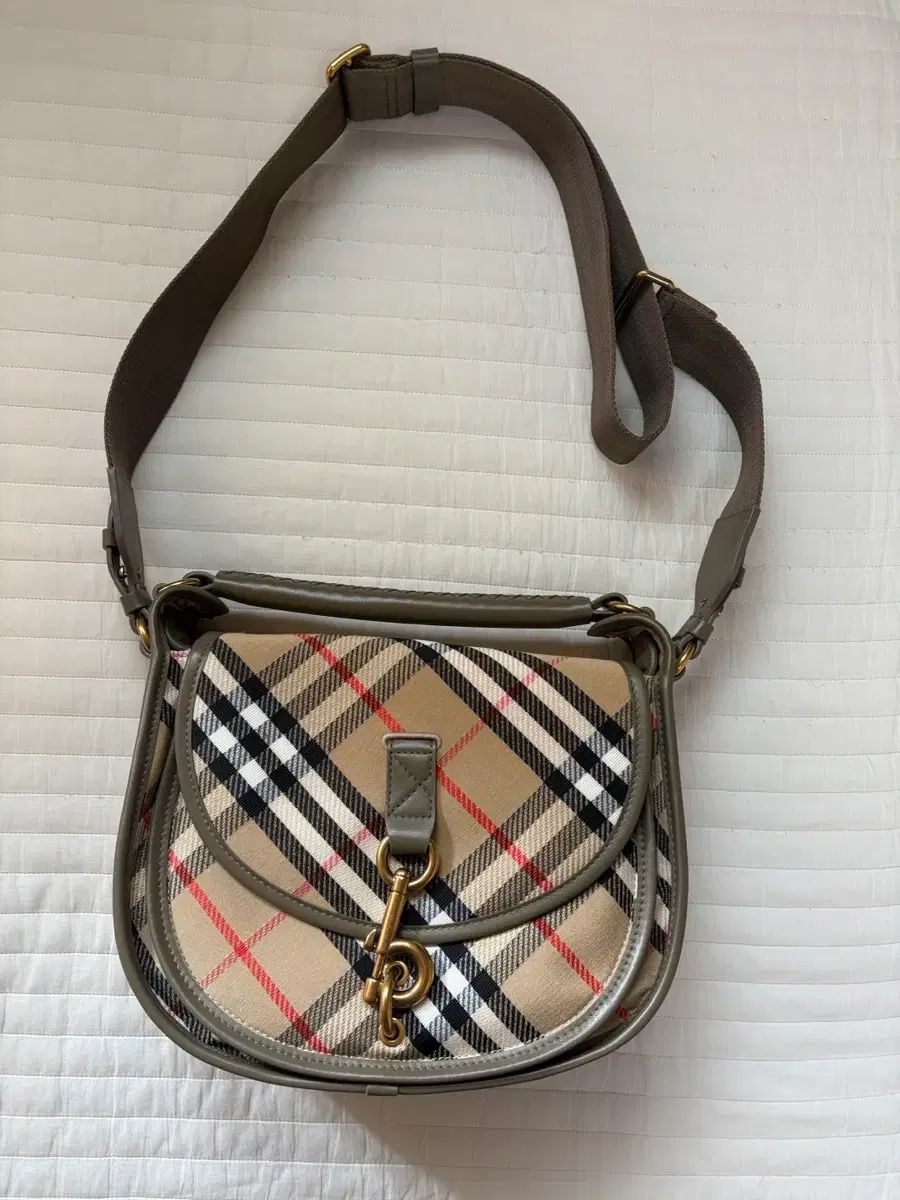 バーバリー ショルダーバッグ 8108120