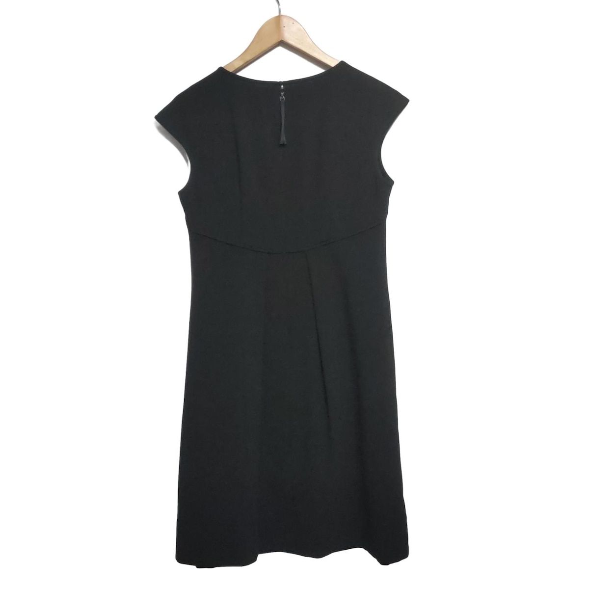 超美品　tobechic ワンピース　半袖42 ブラック TO BE CHIC(トゥービーシック) ワンピース サイズ42 L レディース美品