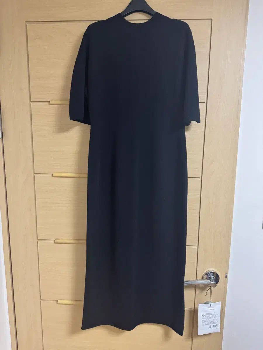 the カシミア ブレンド ホールガーメント ニット ドレス 85 BK