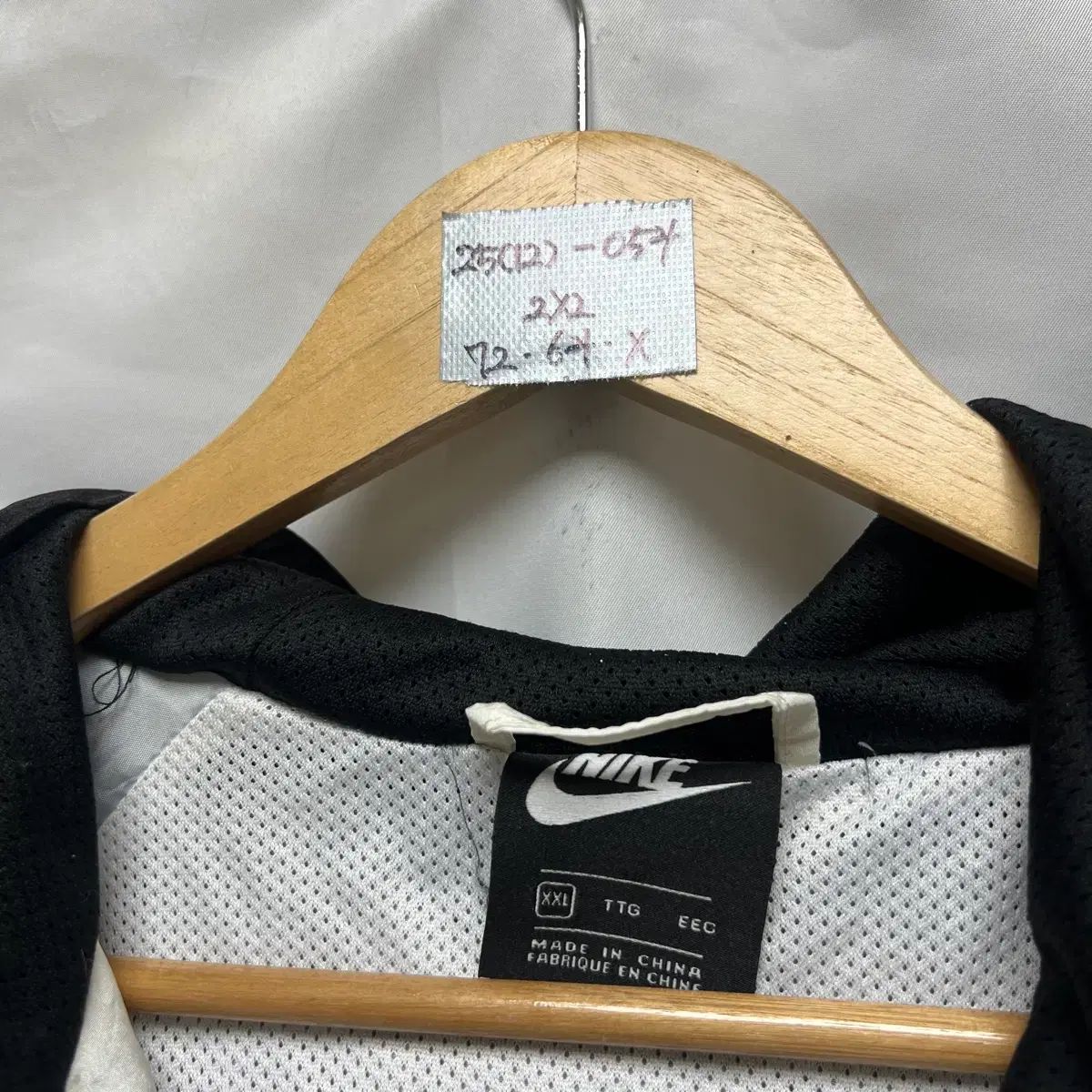 新品！Nike 2XL ウィンドブレーカー 正規品/2XL NIKE ダブルスウッシュ ブラック ウーブン ウィンド