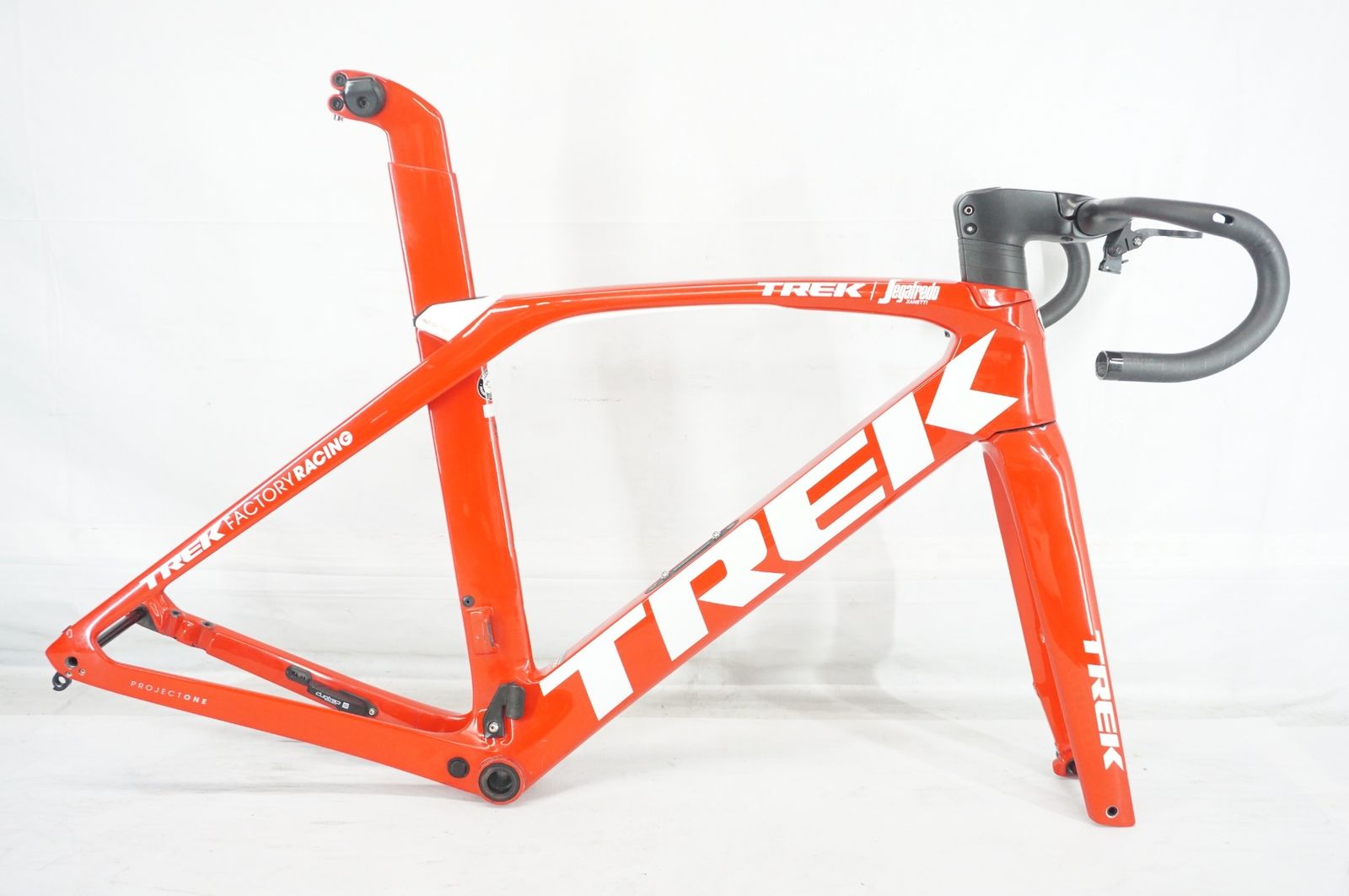 TREK 「トレック」 MADONE SLR 9 DISC 2019年モデル ロードバイク / バイチャリ阪急塚口店 IT6J5AKSK90U TREK 「トレック」 MADONE SLR 9 DISC 2019年モデル ロードバイク
