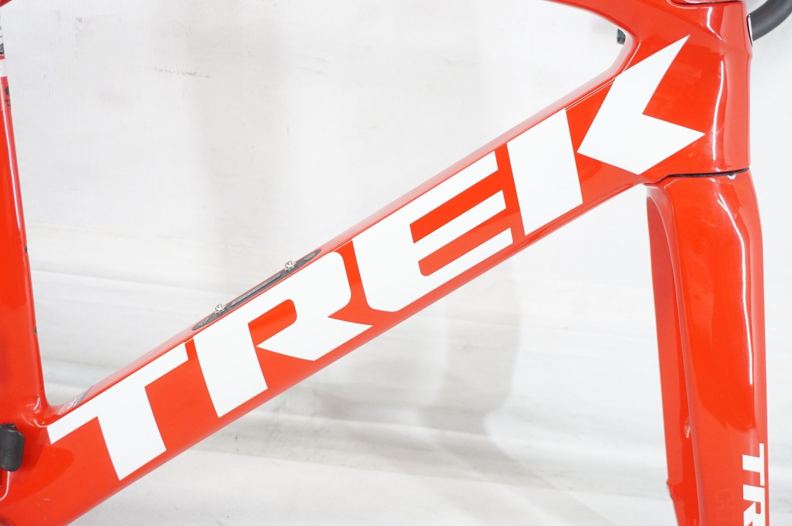 TREK 「トレック」 MADONE SLR 9 DISC 2019年モデル ロードバイク / バイチャリ阪急塚口店 IT6J5AKSK90U TREK 「トレック」 MADONE SLR 9 DISC 2019年モデル ロードバイク