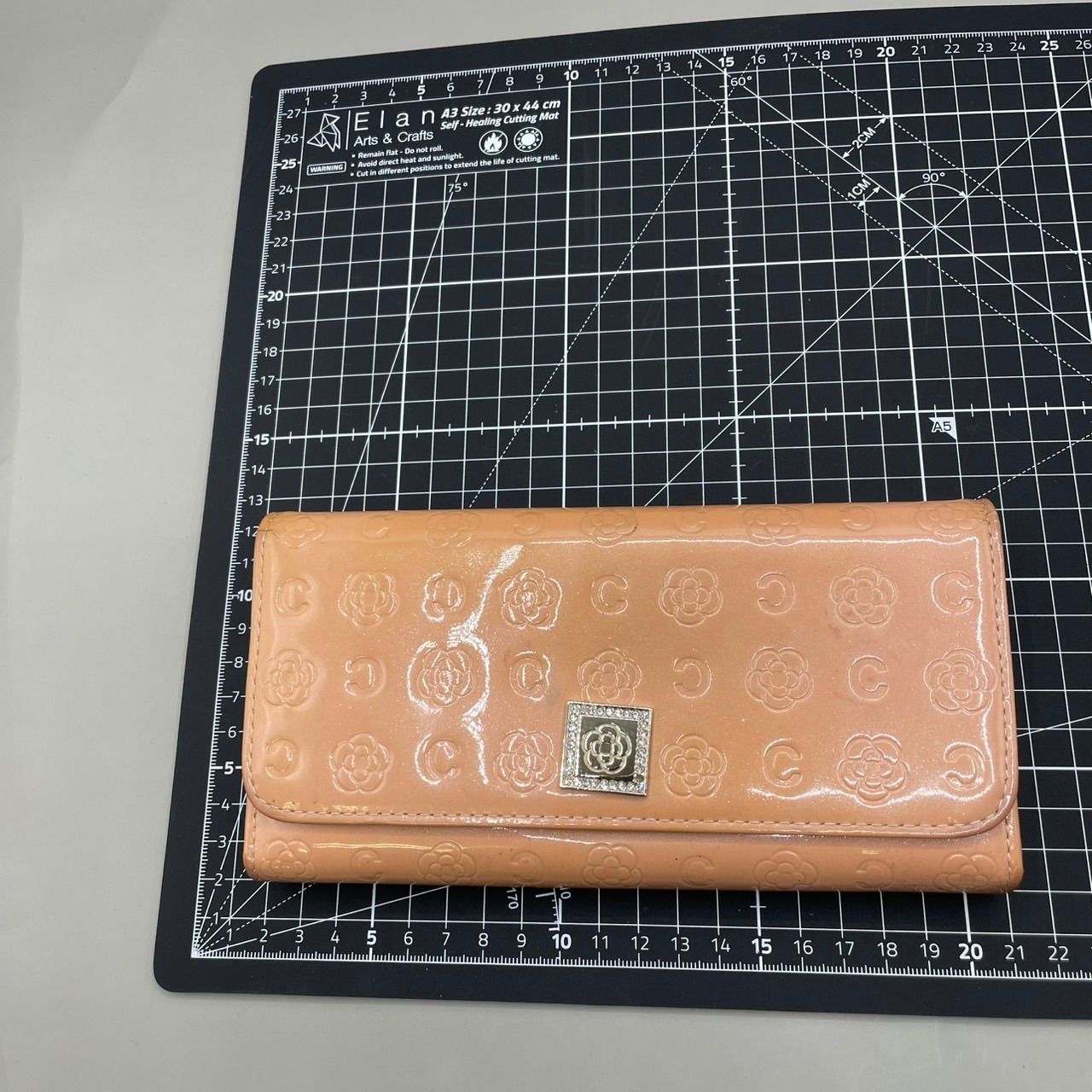 良品 CLATHAS クレイサス 長財布 ロングウォレット エナメル フラワー 
