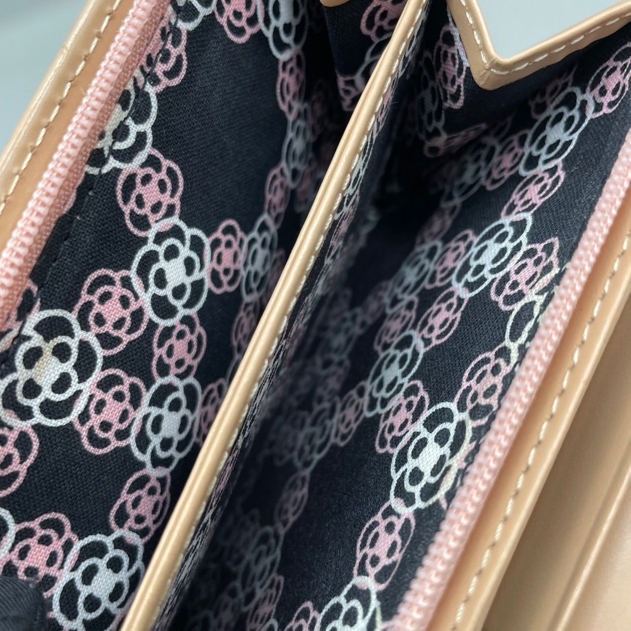 良品 CLATHAS クレイサス 長財布 ロングウォレット エナメル フラワー 