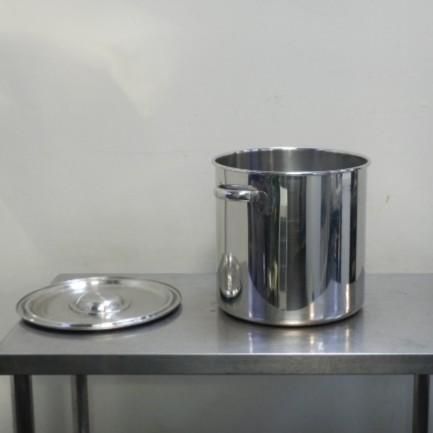  EBM ステンレス 寸胴鍋 両手 ふた付 30 cm 外寸φ317 H 303 mm手40 内寸φ300 300 mm 20 L 3.24 kg その他 調理器具