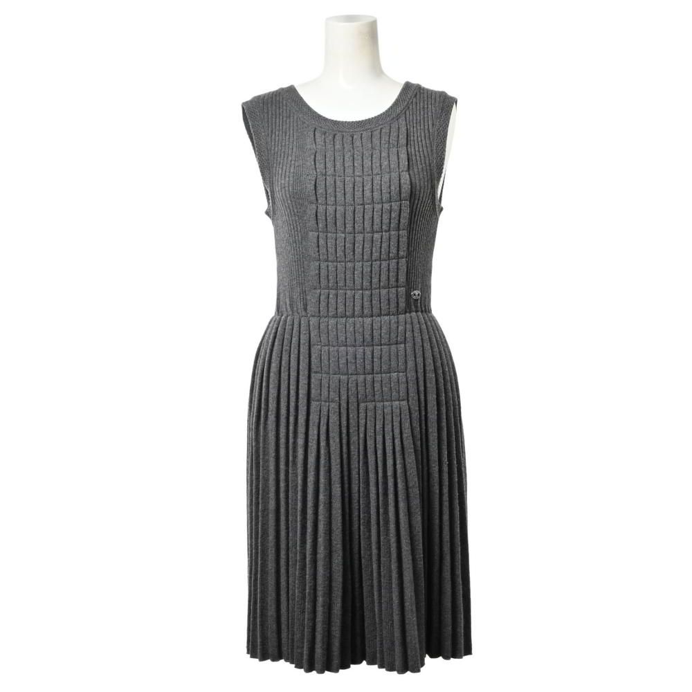 CHANEL 07 A ウール ニット ワンピース ラインストーン ココマーク