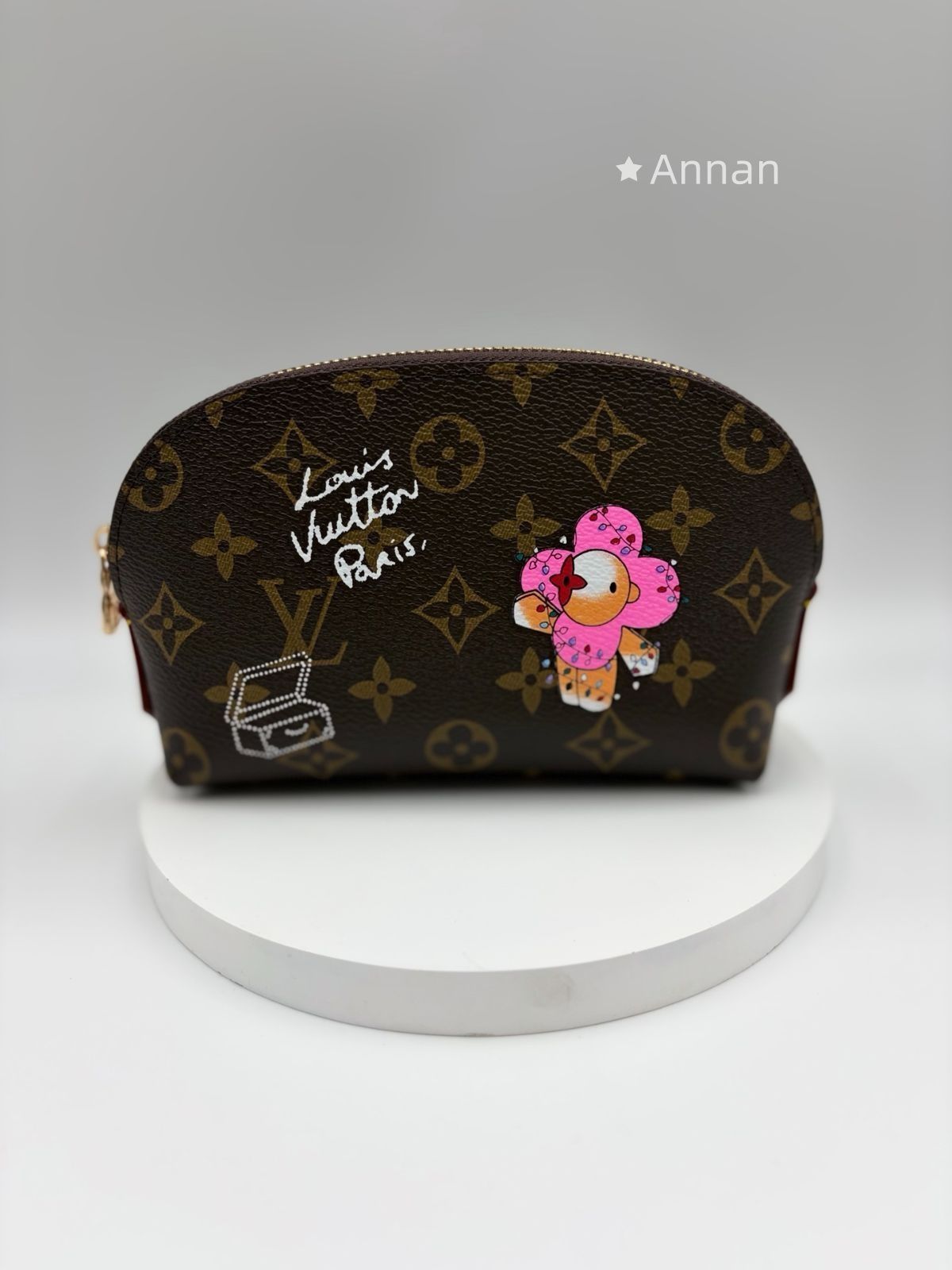 未使用に近い Louis vuittonルイヴィトン モノグラム 化粧ポーチ