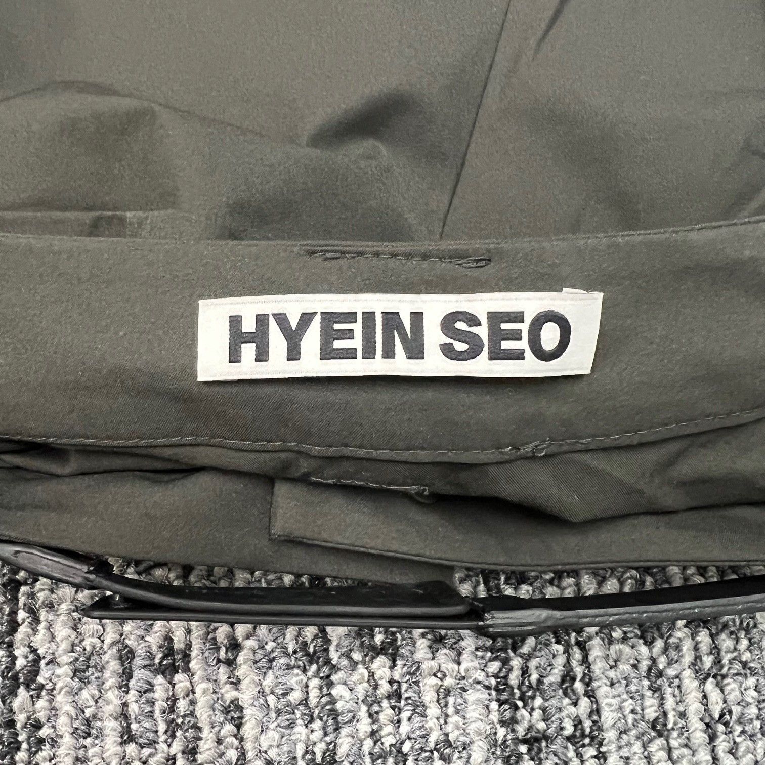  HYEIN SEO Bootcut trousers pants ベルト付きブーツカットトラウザーパンツ ヘインソ チャコール 1 820 A カジュアルパンツ パンツ