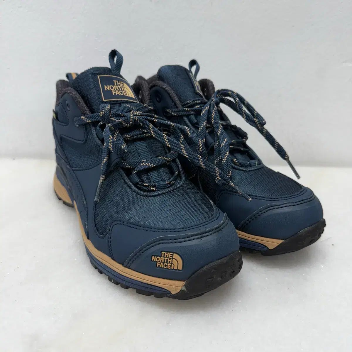 235 THE NORTH FACE ザノースフェイス トレッキングシューズ ゴアテックス ネイビー