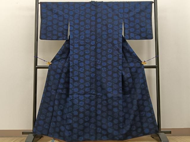 平和屋着物●上質な小紋 紬地 藍 型染め 亀甲風景舞蝶文 正絹 hj