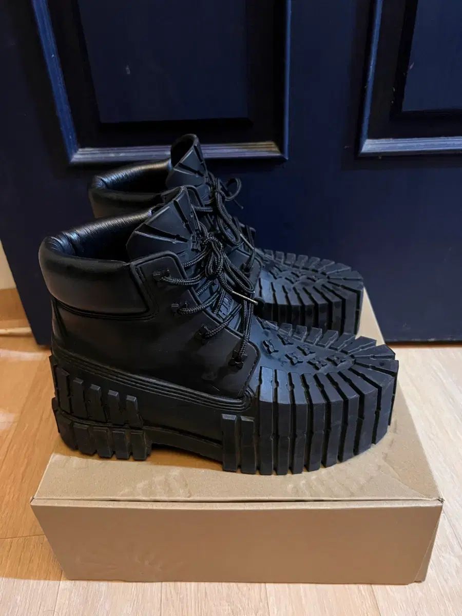 ミスチーフ トゥーバイフォー ブラック