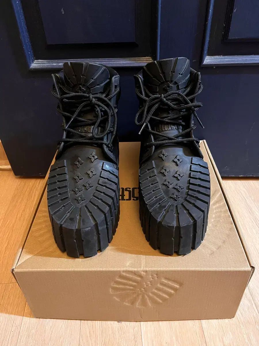 ミスチーフ トゥーバイフォー ブラック