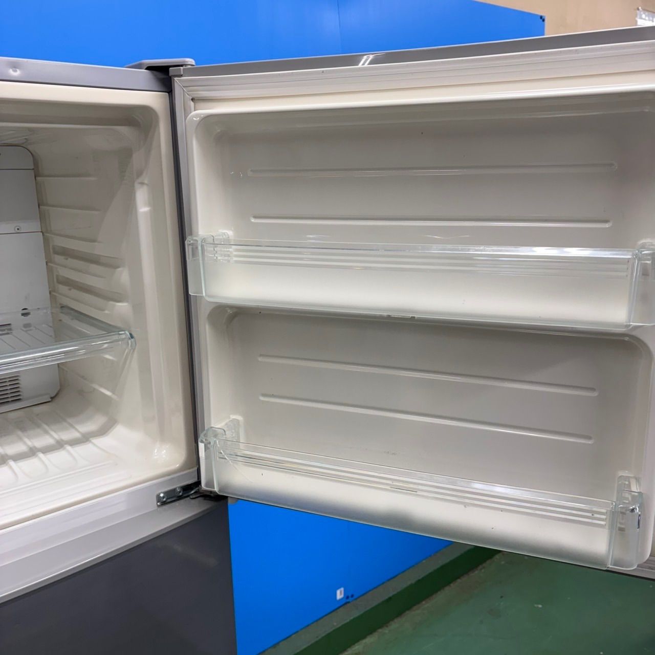 570 シャープ 中型冷蔵庫 200L強 格安 小型 一人暮らし 同棲 【公式通販】