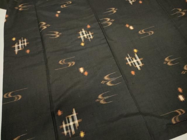 平和屋着物○国指定重要無形文化財 本場久米島紬 手織 琉球絣文様 正絹