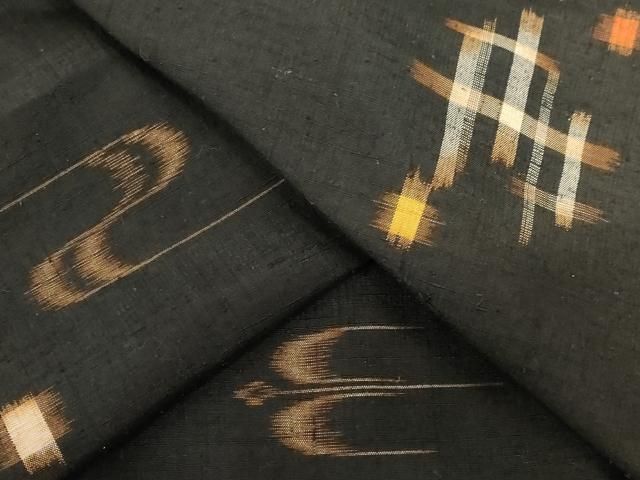 平和屋着物○国指定重要無形文化財 本場久米島紬 手織 琉球絣文様 正絹