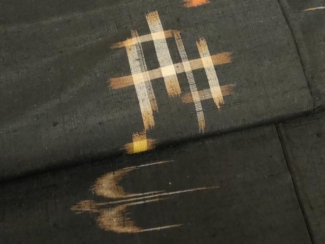 平和屋着物○国指定重要無形文化財 本場久米島紬 手織 琉球絣文様 正絹