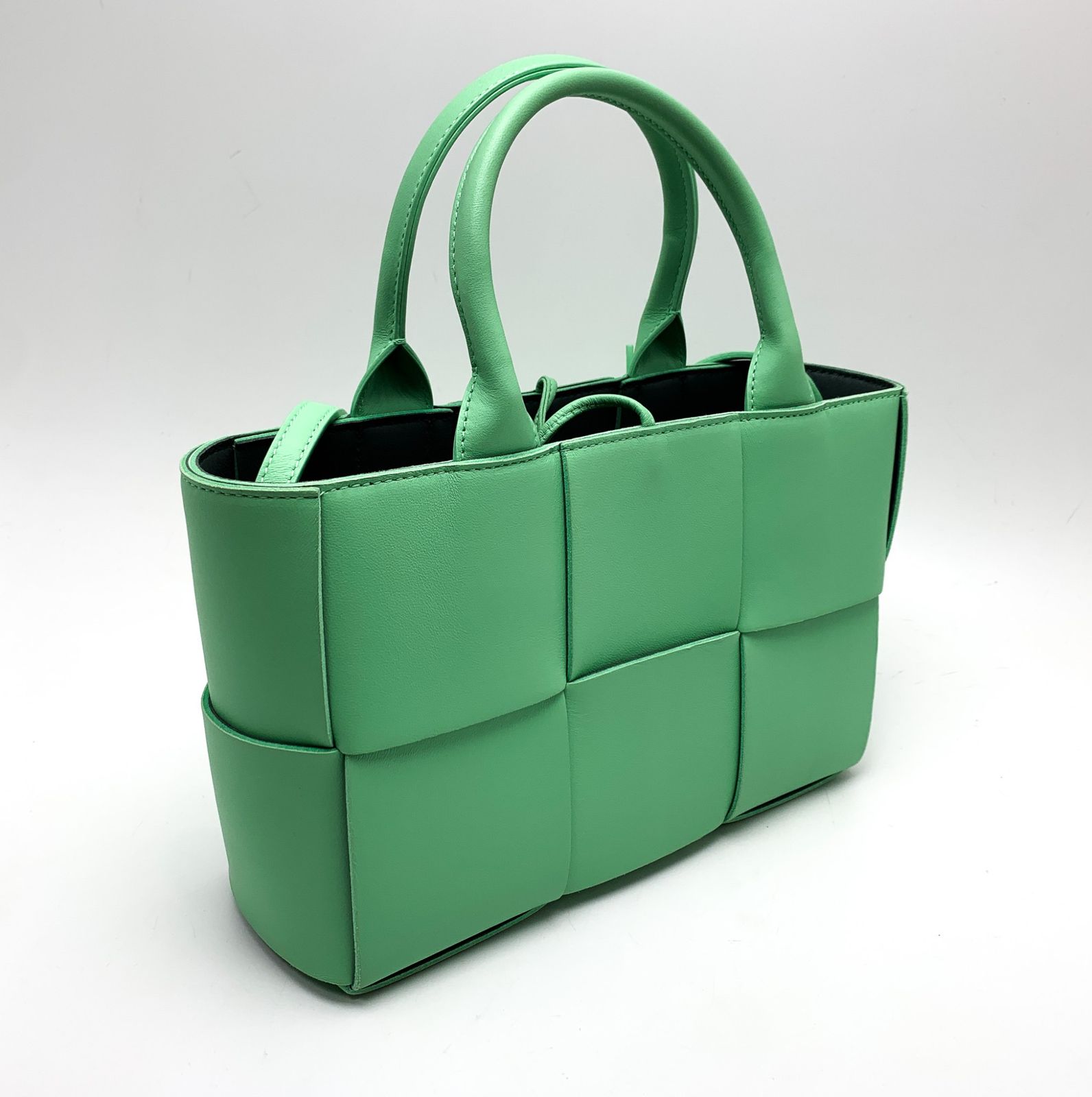 BOTTEGA VENETA ボッテガヴェネタ マキシイントレチャート アルコ 