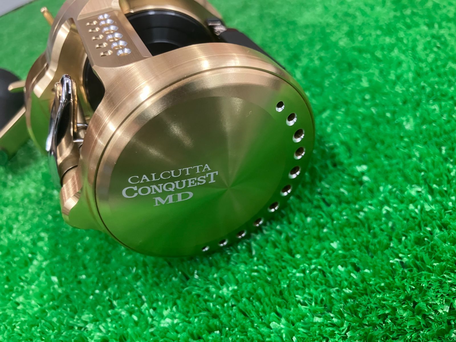 豊中店 シマノ 23カルカッタコンクエスト MD 400XG LH - メルカリ