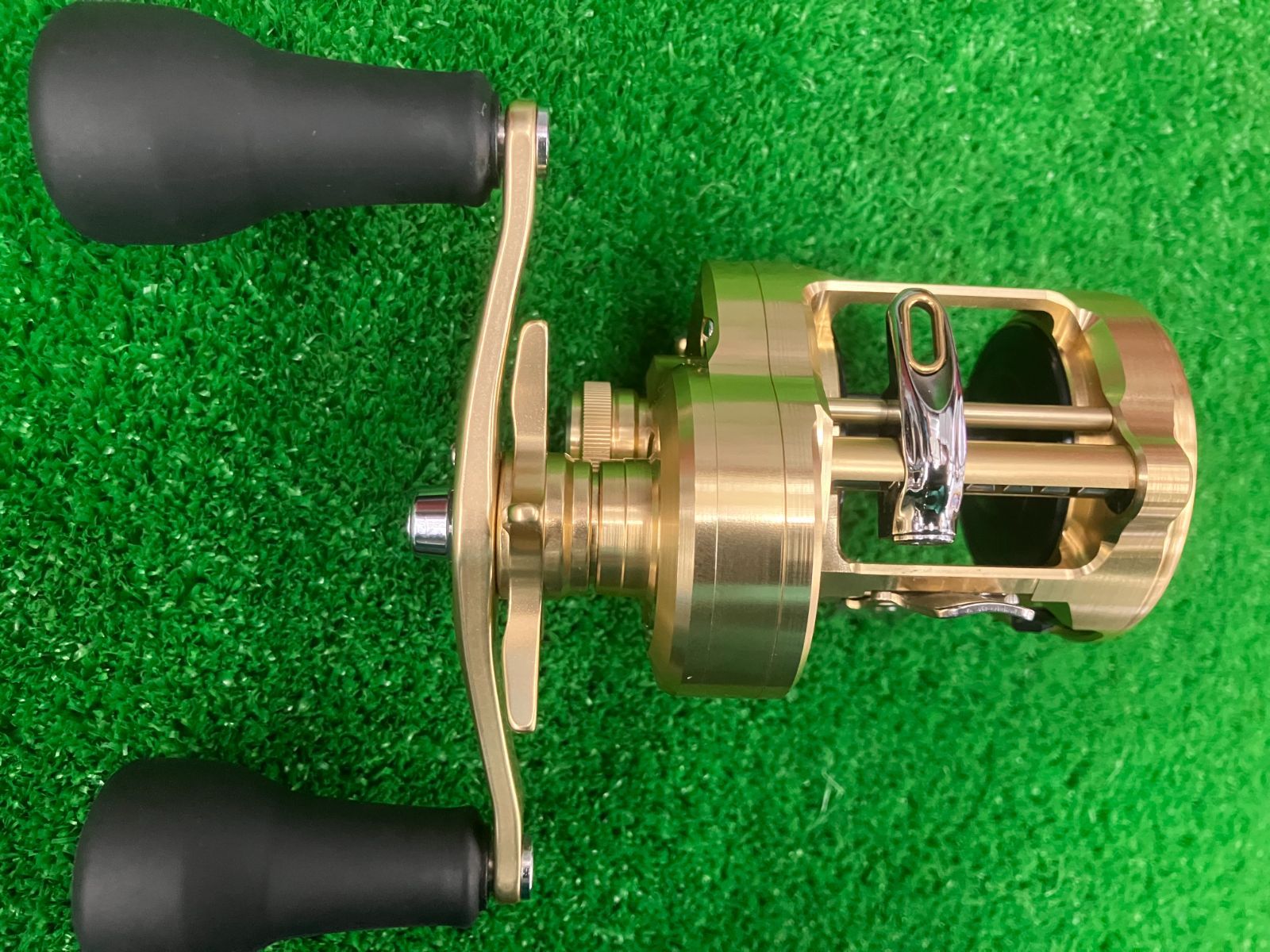 豊中店 シマノ 23カルカッタコンクエスト MD 400XG LH - メルカリ