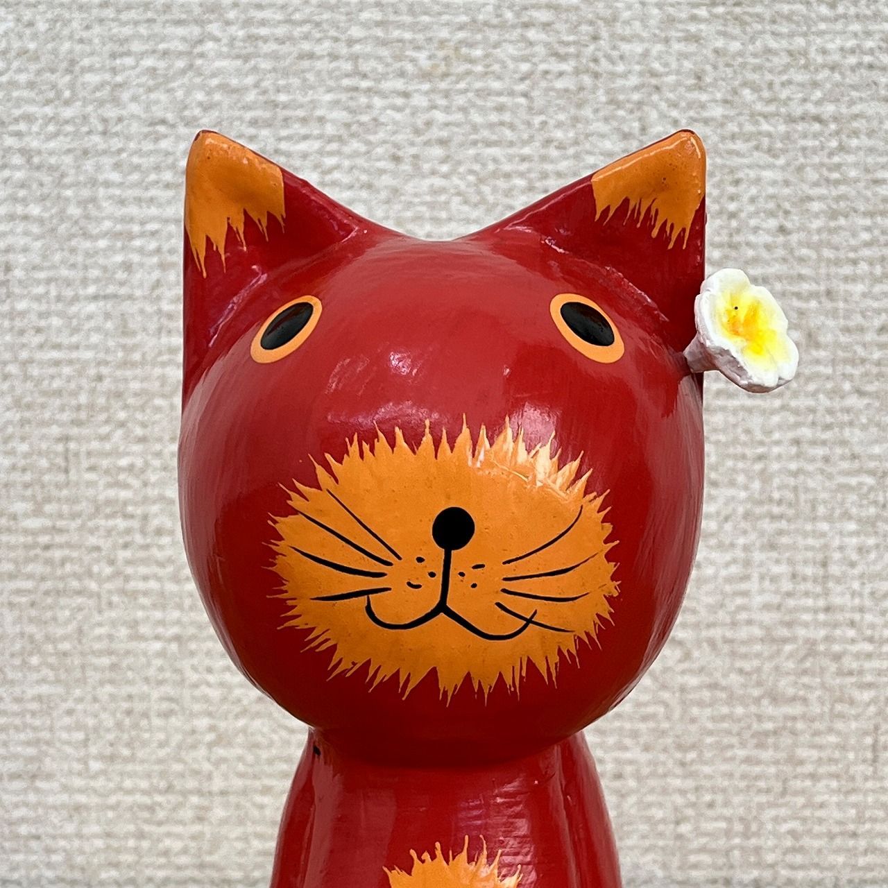バリ猫 花さしネコ 17cm レッド 木彫りの置物 バリネコ オブジェ 猫の