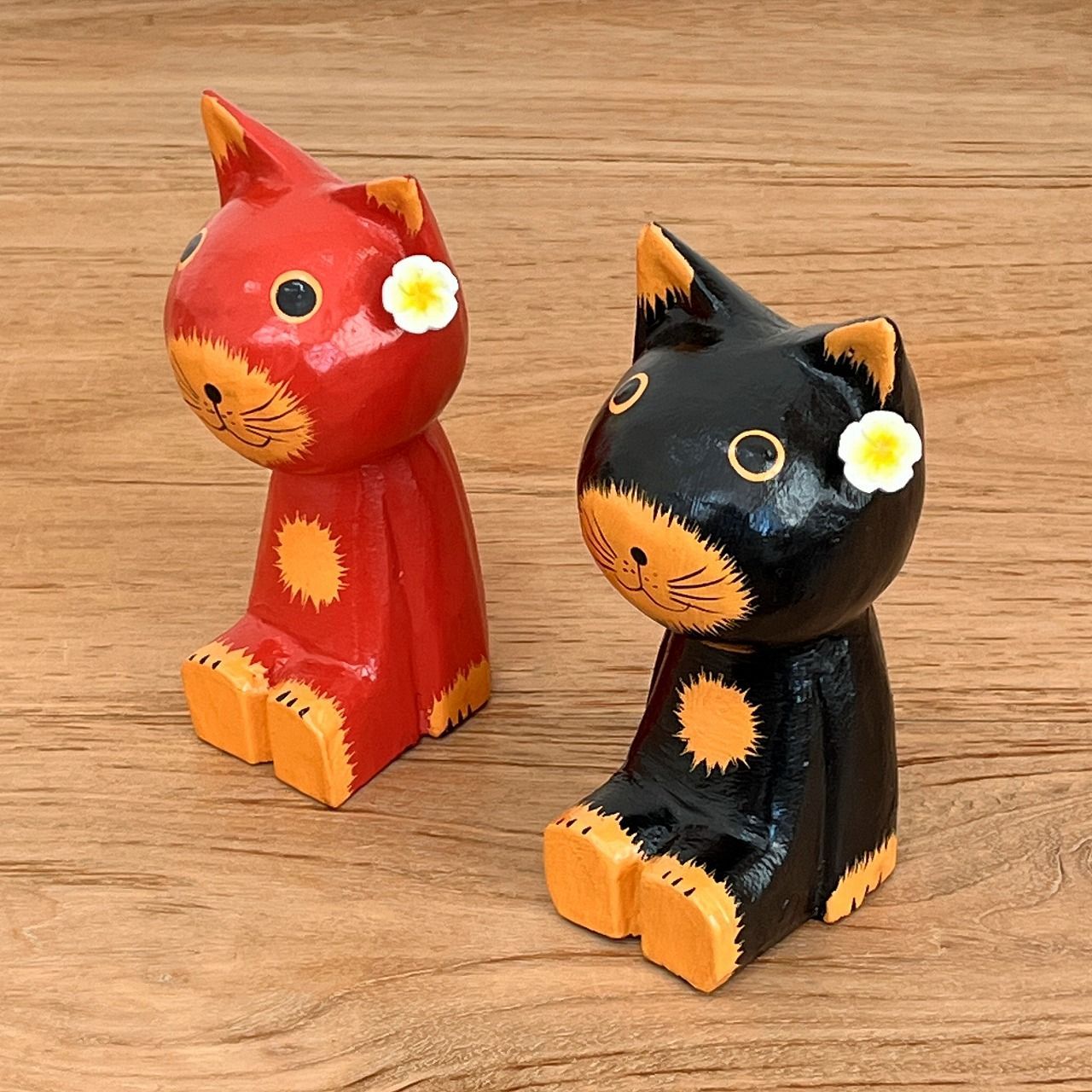 バリ猫 花さしネコ 17cm レッド 木彫りの置物 バリネコ オブジェ 猫の