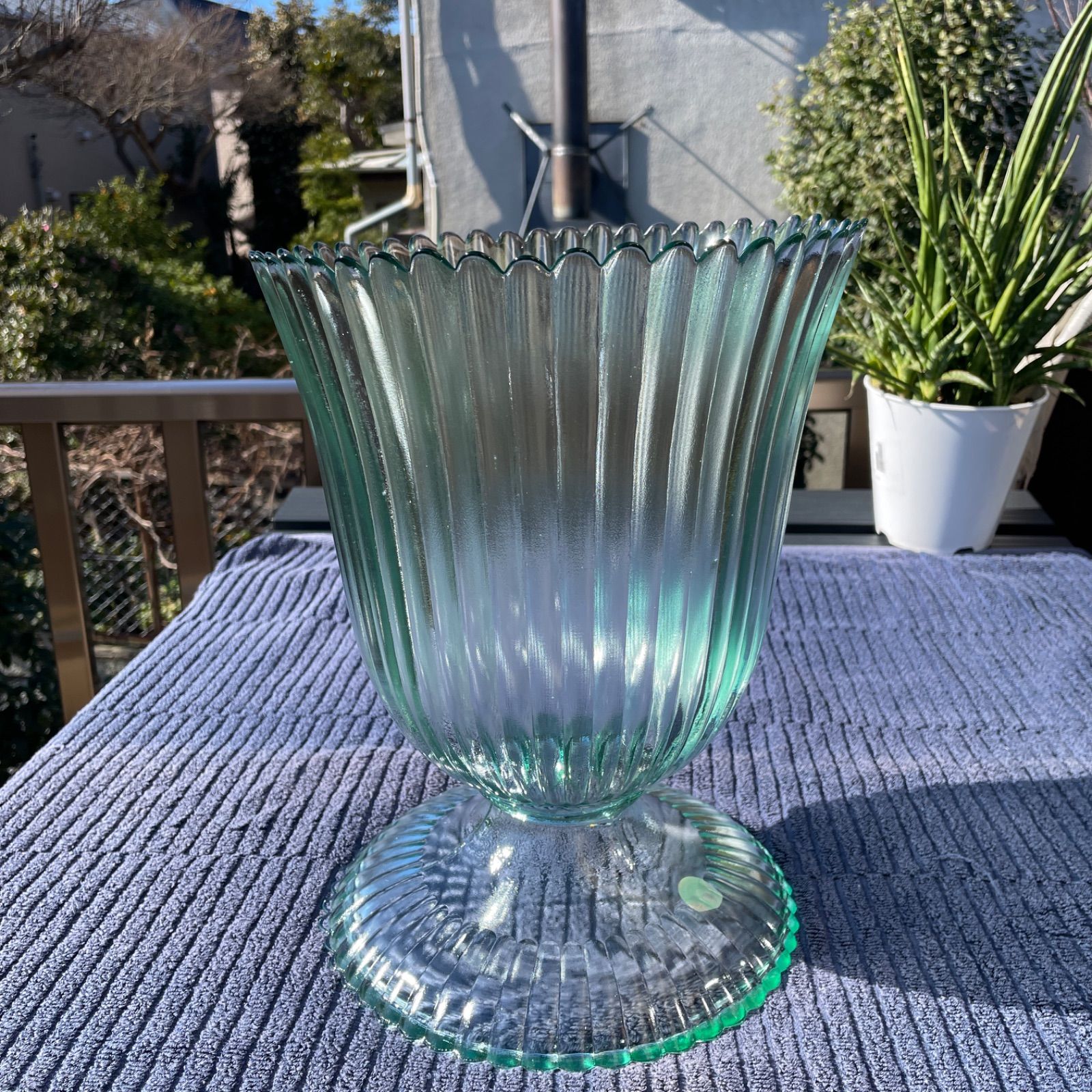 青緑色の細長い花瓶 ガラス 花瓶 スペイン製 青 緑 【公式通販】