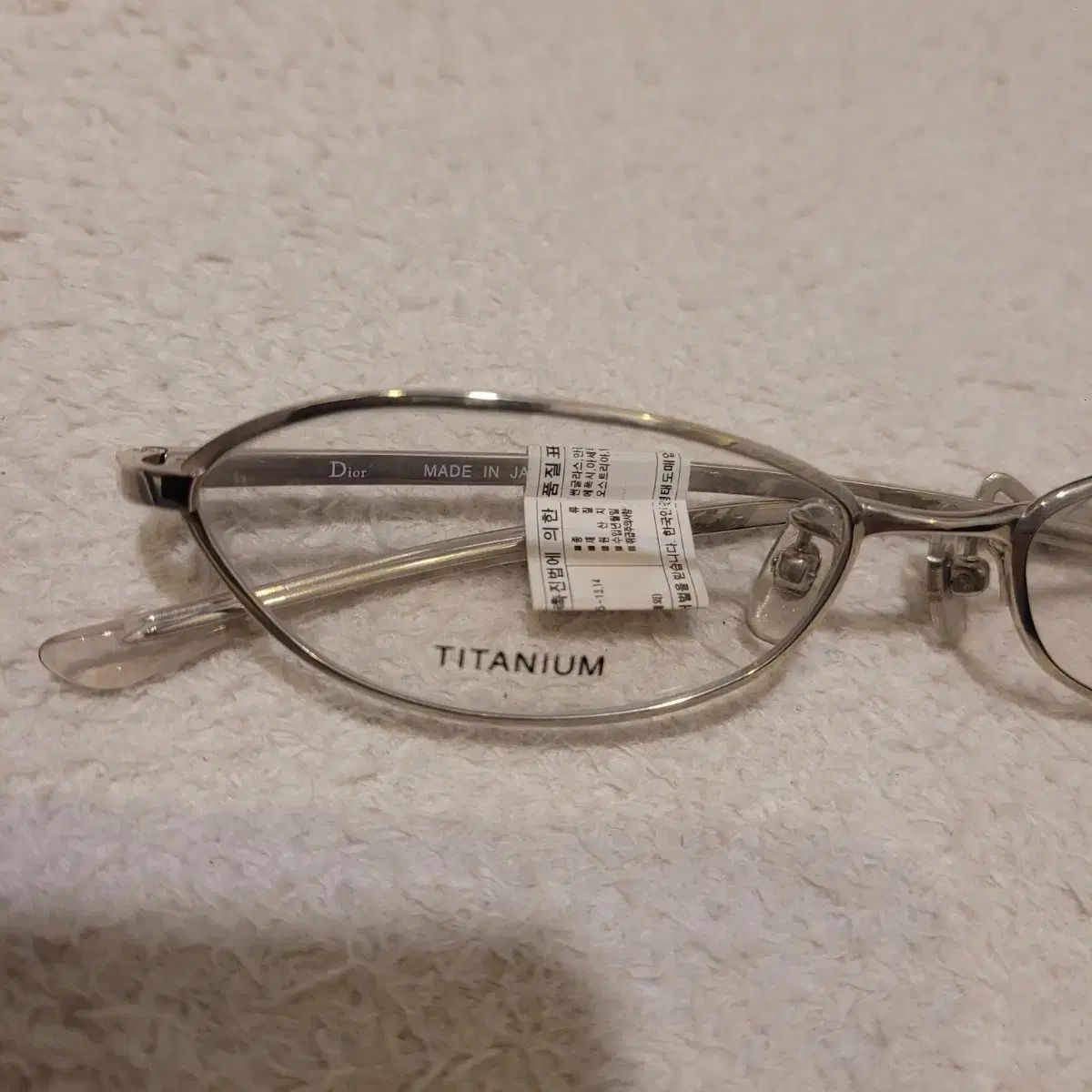 ディオール チタン メガネフレーム