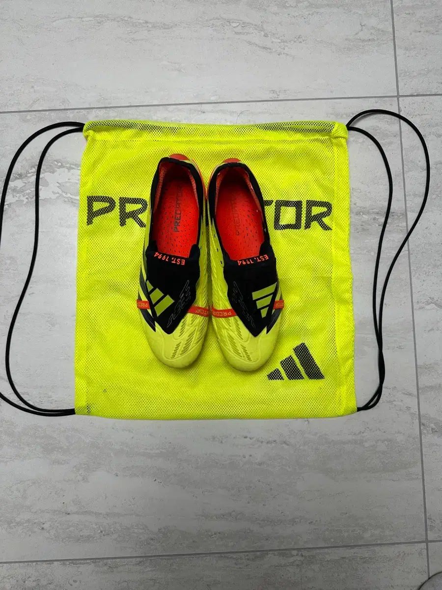 アディダス プレデター サッカーシューズ 255