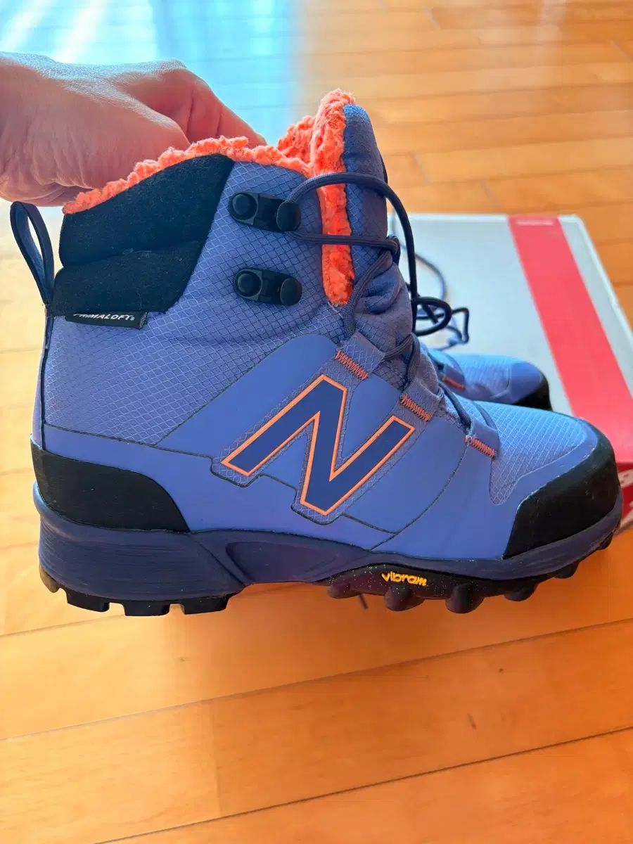 ニュー ンス 防寒 登山靴 ビブラムソール 245