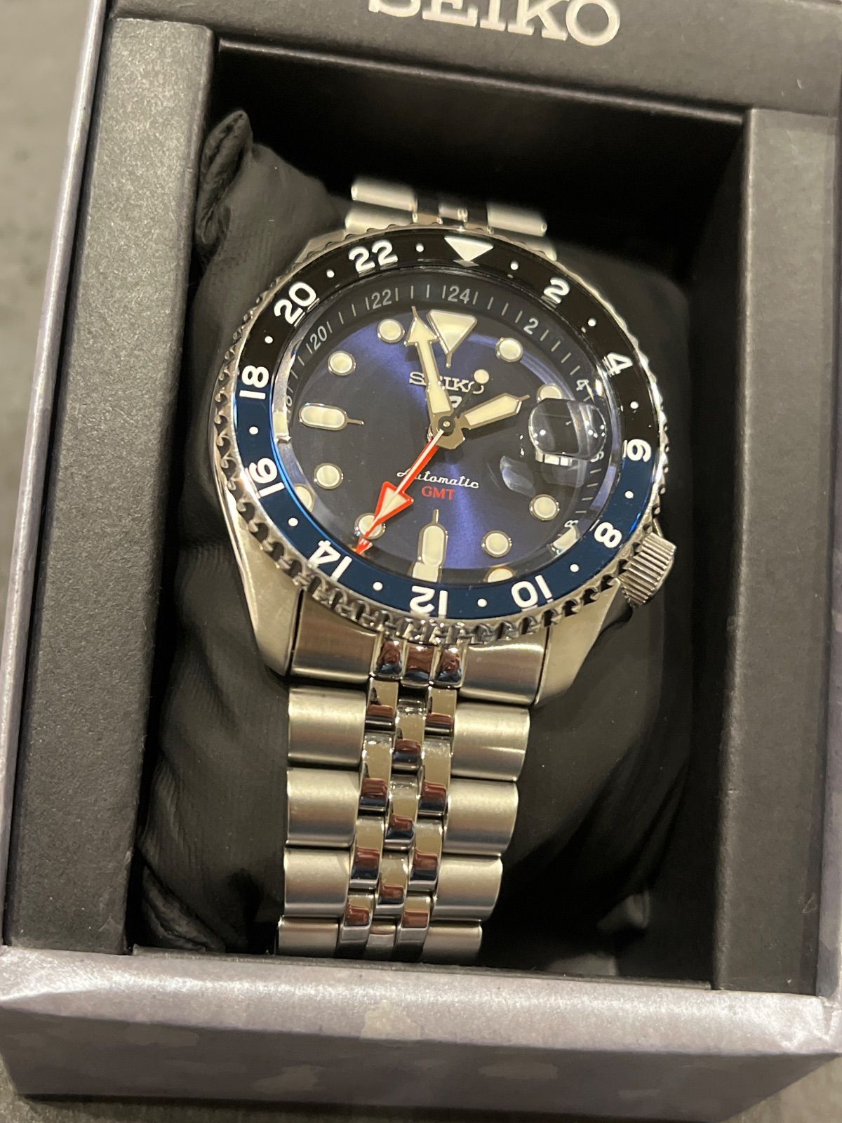  訳あり BOX付属 SEIKO セイコー5 スポーツ 自動巻き 手巻き 品番 SBSC 003 GMT ムーブメント ネイビー ブルー メンズ 自動巻き時計 腕時計(アナログ)