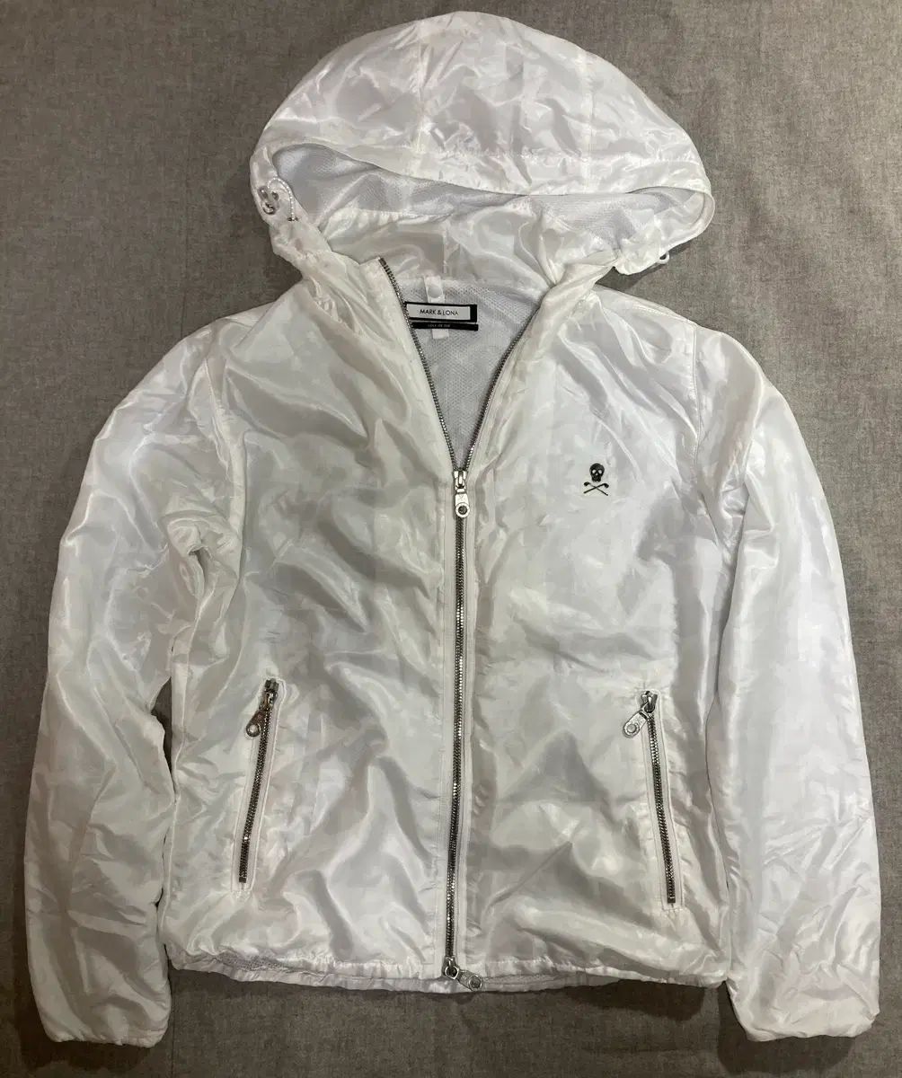 마트アンドロナ軽量ウィンドブレーカー