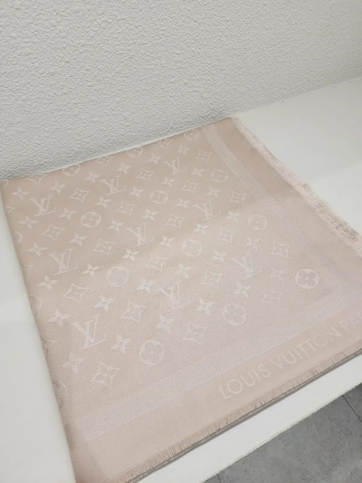 ルイヴィトン M 96978 モノグラム Classic ショール ライトベージュ