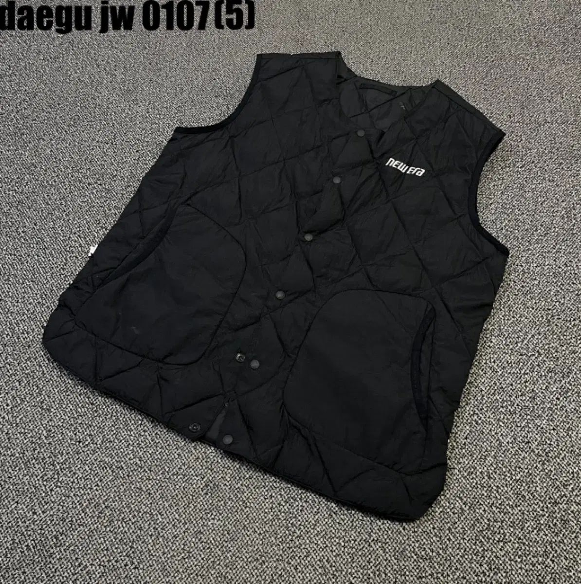 NEW ERA ブラック キルティング ダウン ベスト 100 0107 - メルカリ