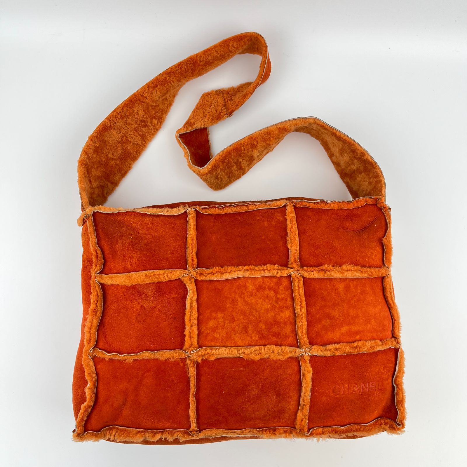 よっちゃん 様♡CHANEL ムートン クラッチ　ハンドバッグ　オレンジ よっちゃん 様♡CHANEL ムートン クラッチ ハンドバッグ オレンジ