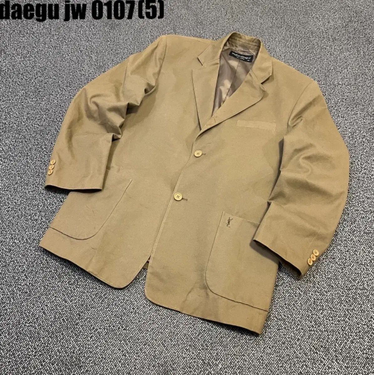 【イヴサンローラン】テーラードジャケット ベージュ 金ボタン バブリー 36 イヴサンローラン】テーラードジャケット ベージュ 金ボタン バブリー