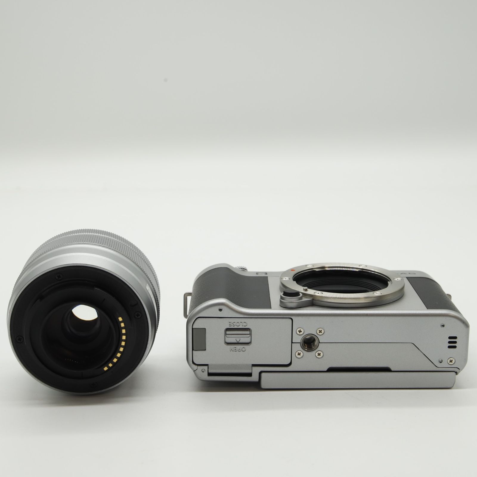 富士フイルム X-A5 ミラーレスカメラ シルバー Amazon | FUJIFILM ミラーレス一眼 X-A5シルバー X-A5-S | ミラーレス