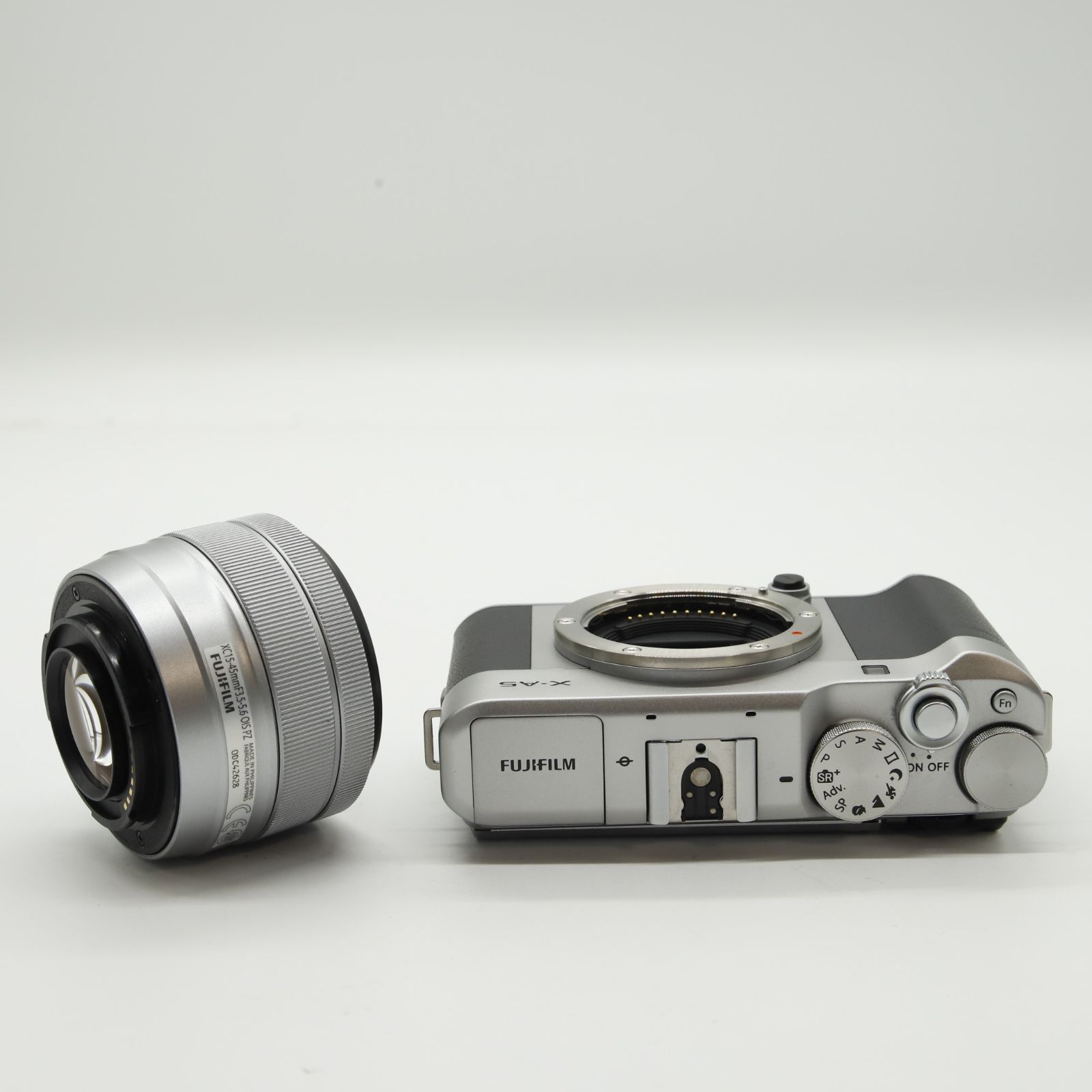 □ほぼ新品□ 富士フイルム(FUJIFILM) ミラーレス一眼カメラ X-A5