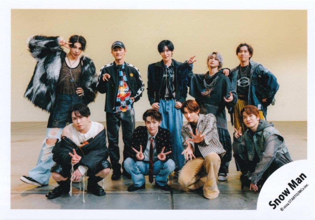 SnowMan RAYS MVオフショット 集合 公式写真*1枚 - メルカリ