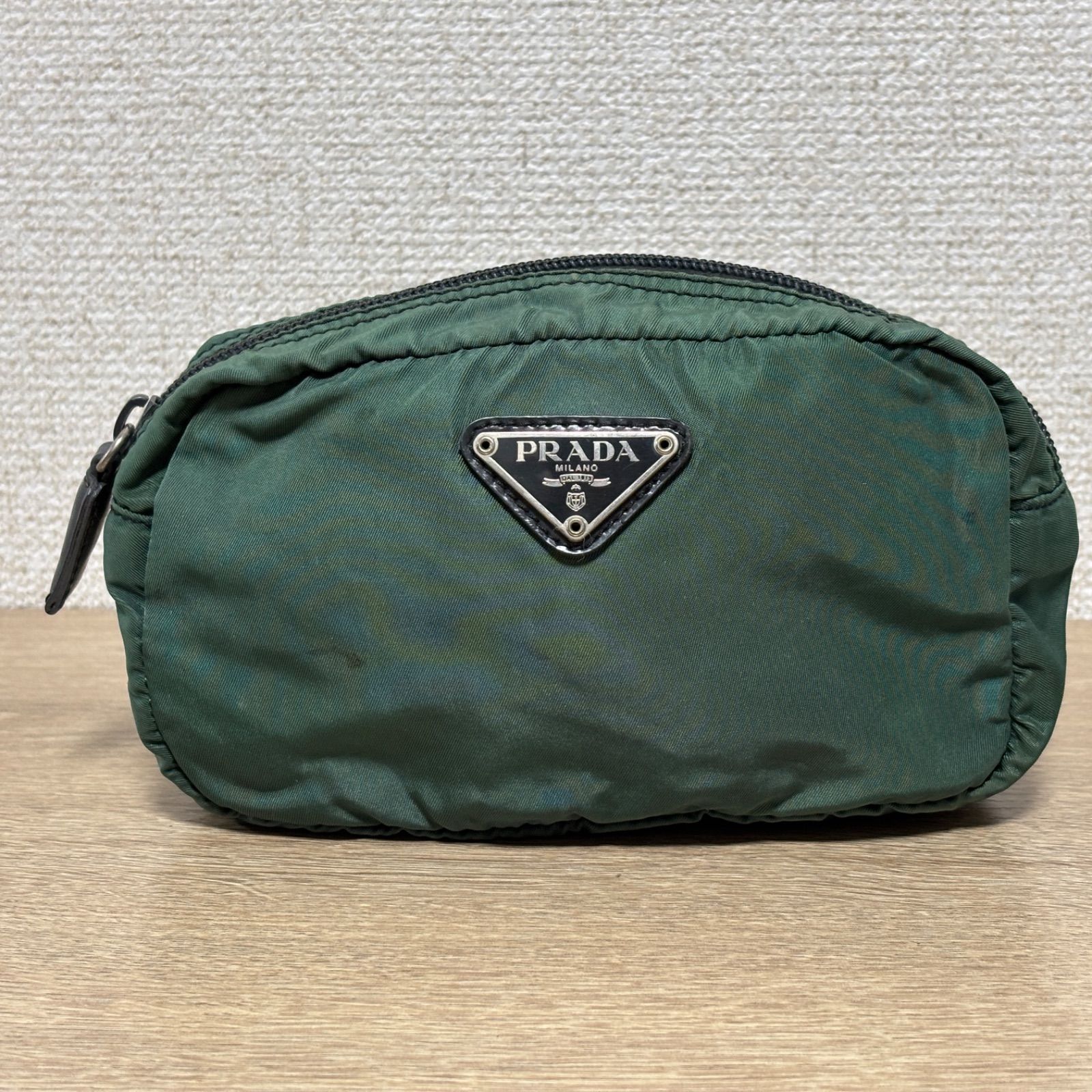 なかなか綺麗♡PRADAプラダ 三角ロゴ ナイロンポーチ PRADA♡プラダ 三角ロゴ ナイロンポーチ なかなか綺麗♡PRADAプラダ