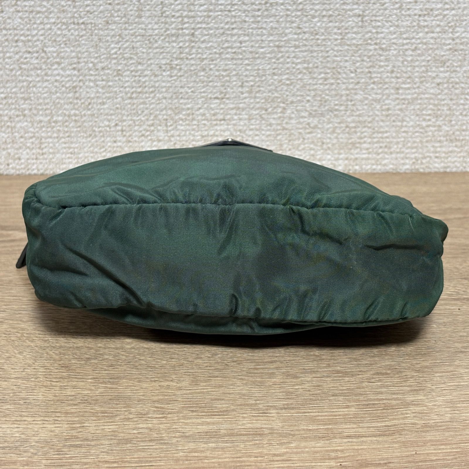 PRADA プラダ ナイロン ポーチ グリーン 緑 三角ロゴ トライアングル