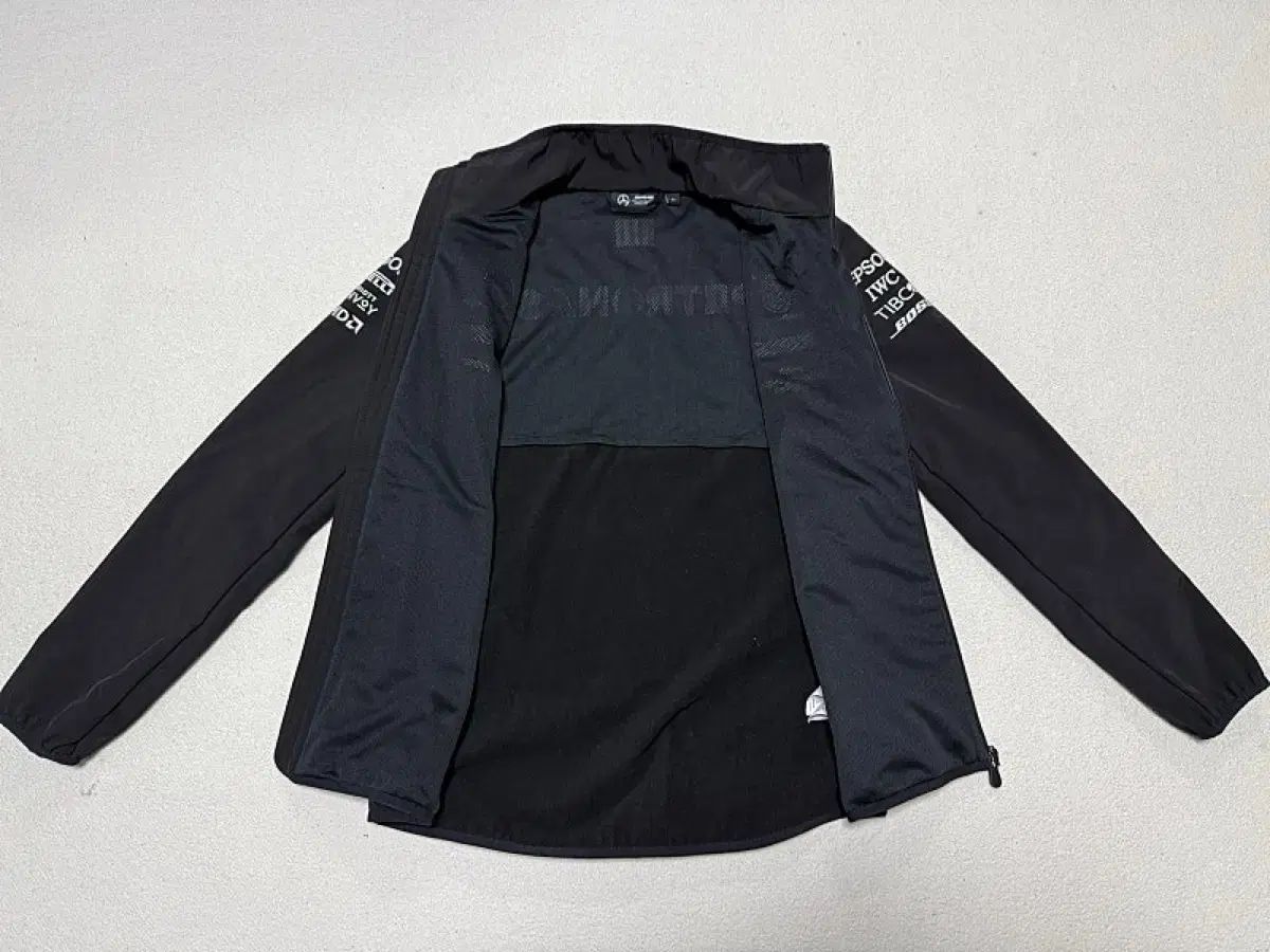 メルセデスAMG PETRONAS FORMULA ONE チーム ソフトシェルジャケット