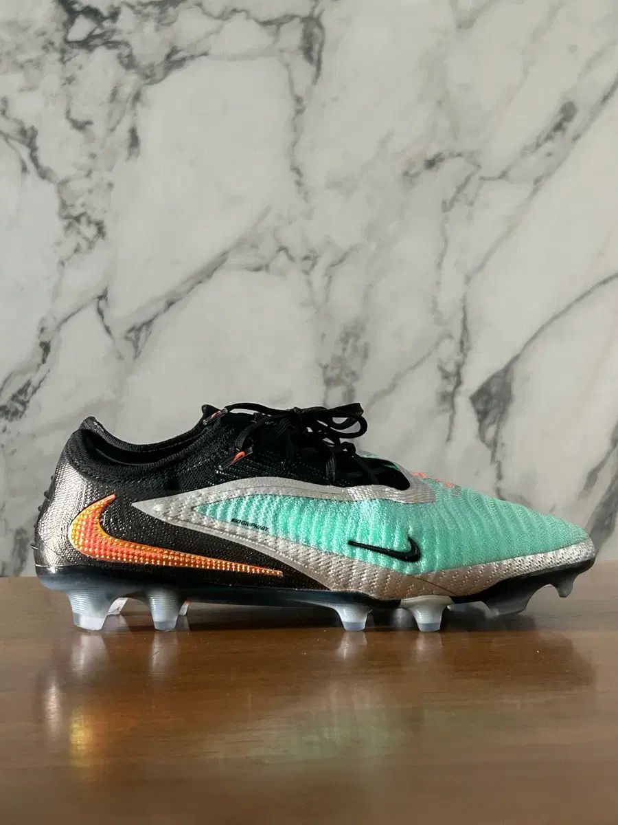 ナイキ FANTOM 6 エリート 270