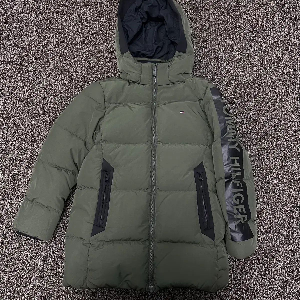 新品トミーヒルフィガーダウン　140 140 Tommy Hilfiger トミーヒルフィガー キッズ ダックダウン アウター