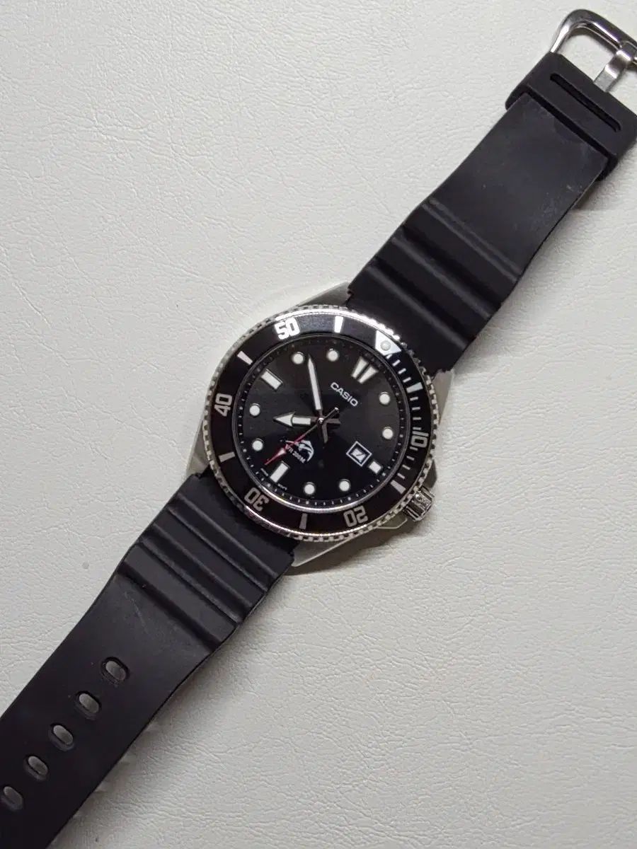 CASIO 新黒魚 MDV 106