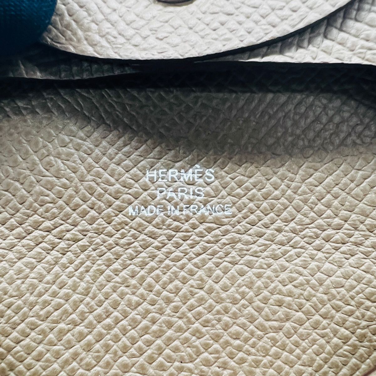 極美品 HERMES エルメス バスティア エトゥープ ケース 2021年 HERMES 未使用品 エルメス バスティア ヴォーエプソン エトゥープ