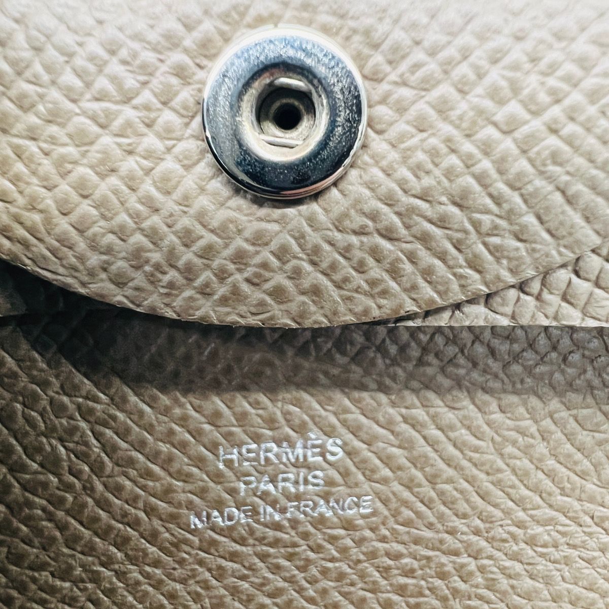 極美品 HERMES エルメス バスティア エトゥープ ケース 2021年 HERMES 未使用品 エルメス バスティア ヴォーエプソン エトゥープ