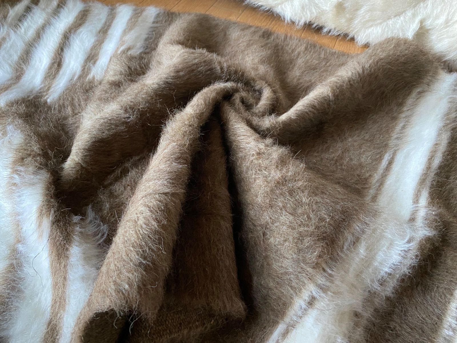 新しいシイルトバッタニエトルコシイルトのみで織られるアンゴラヤギの