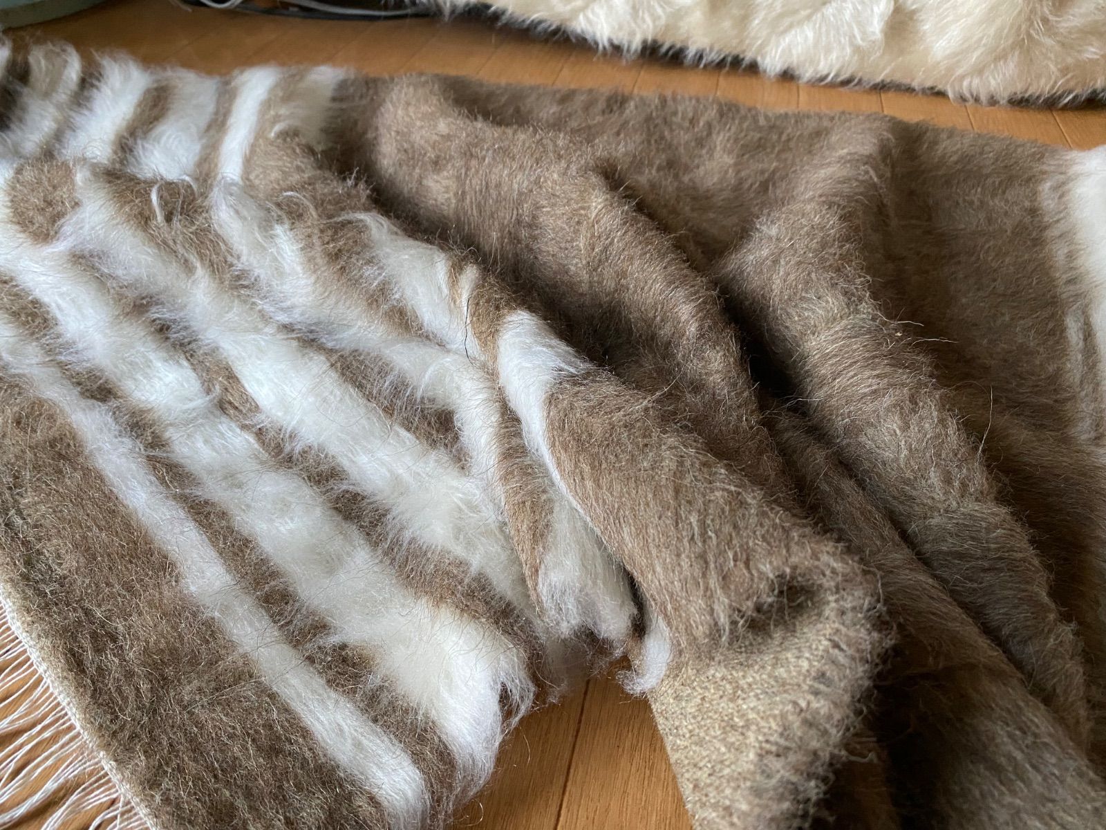 新しいシイルトバッタニエトルコシイルトのみで織られるアンゴラヤギの