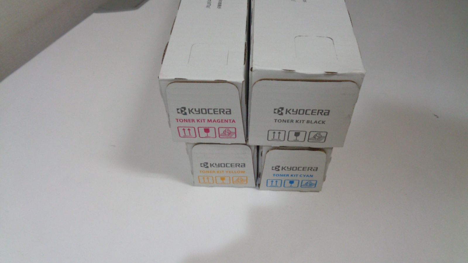 京セラ TK-8801Ｋ ブラック ４本 イエローだけ少しはがれあり 在庫あり tk 8801ｋ